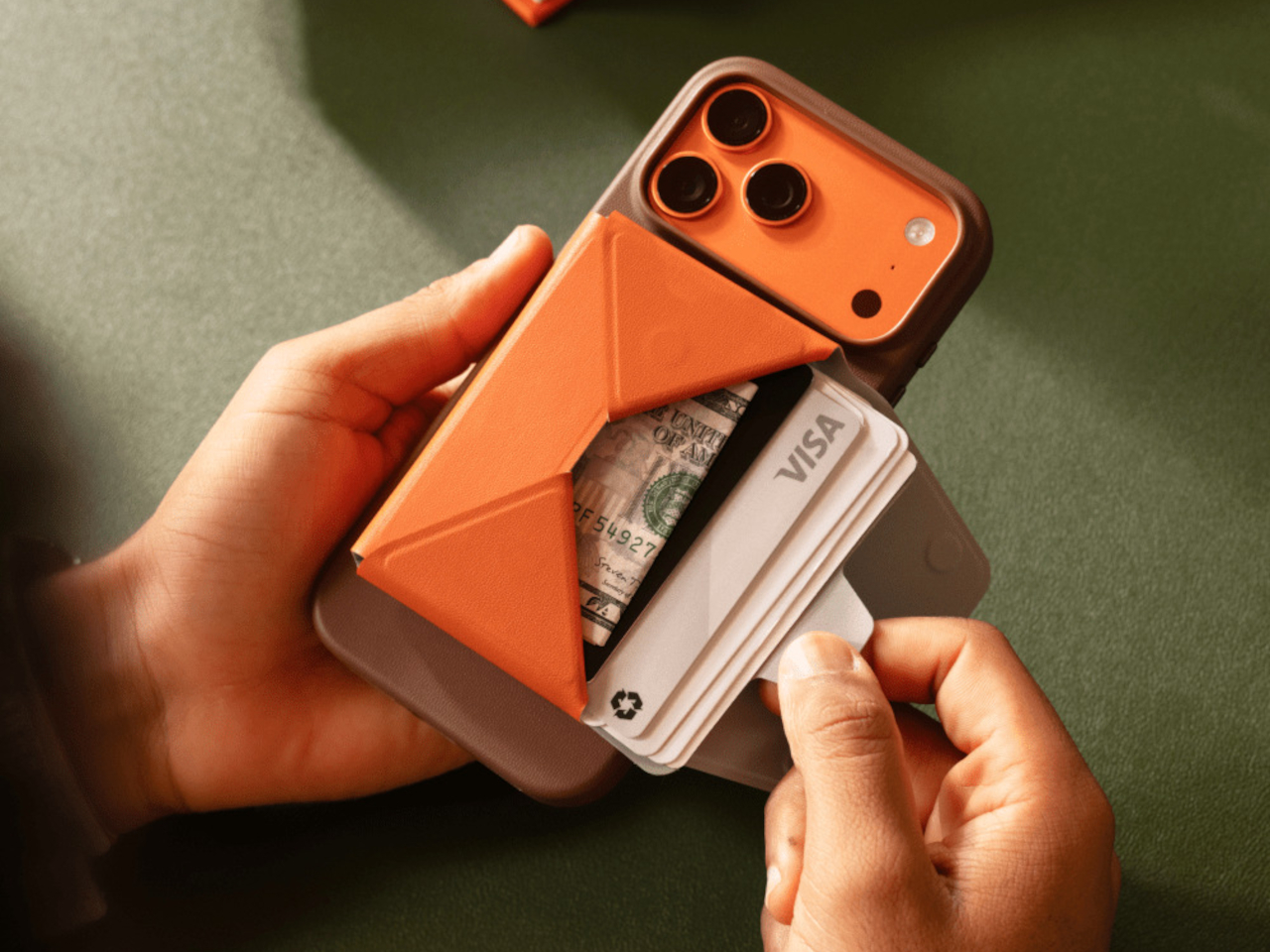 MOFT réinvente le portefeuille MagSafe avec suivi intégré et rangement pour cartes