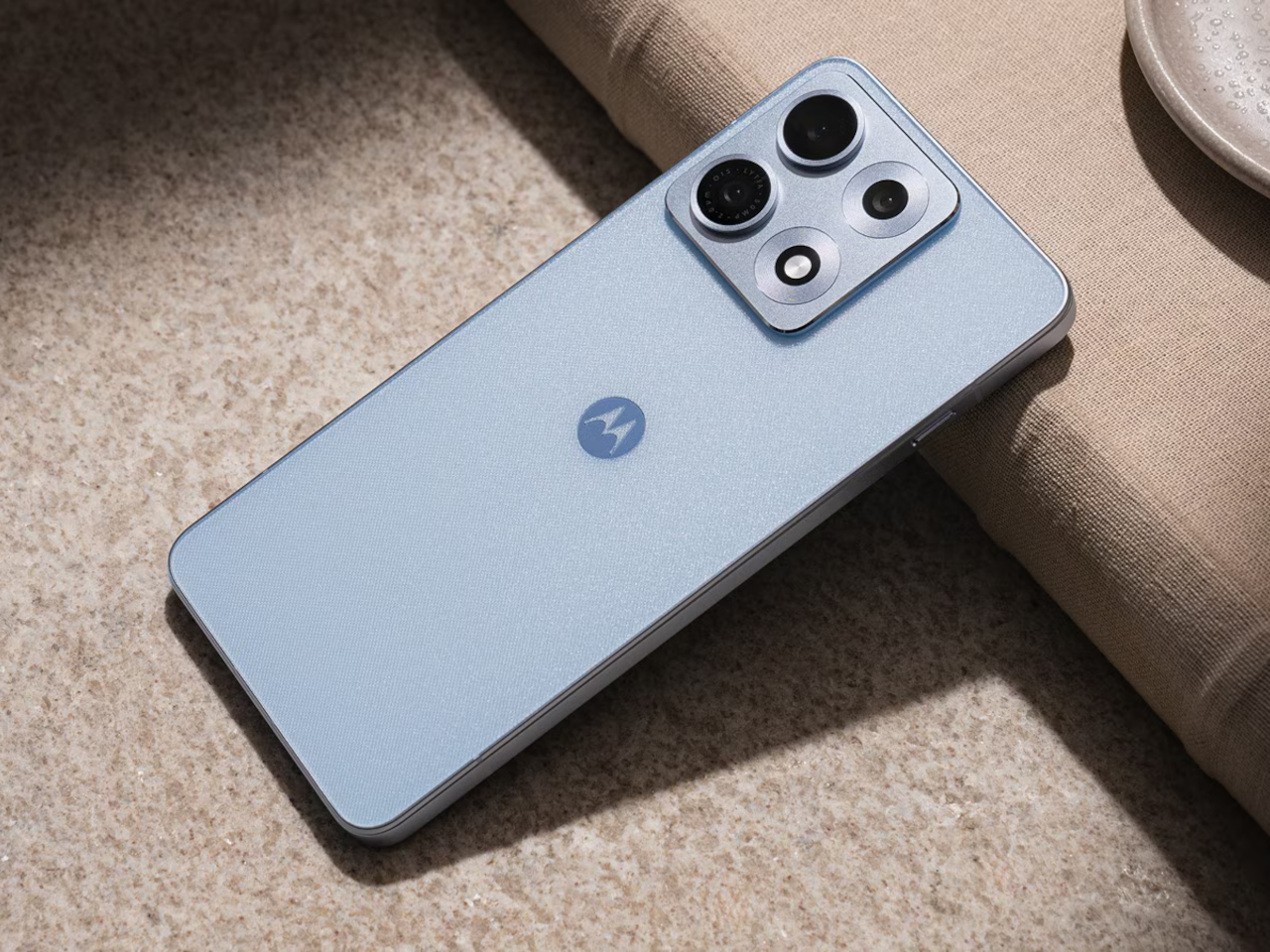 Motorola lance le smartphone Android que le Samsung Galaxy S26 aurait presque pu être - plare. Motorola lance le smartphone Android que le Samsung Galaxy S26 aurait presque pu être