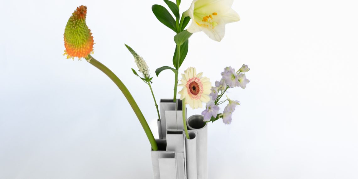 Vase écoresponsable en aluminium recyclé : design unique à partir de tubes récupérés