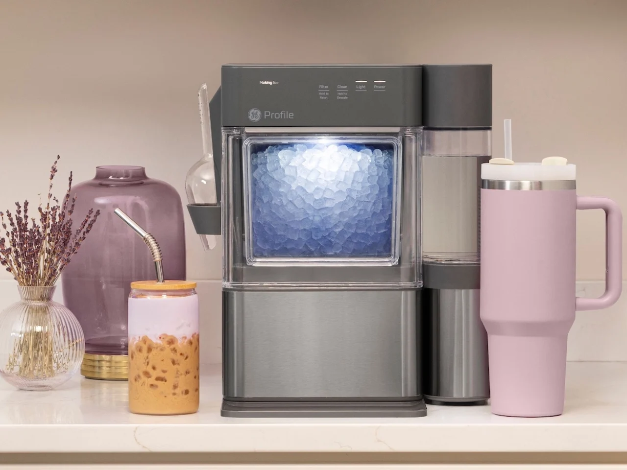 Cette machine à glace pilée à 263 € remplit 2 gobelets Stanley en 5 min