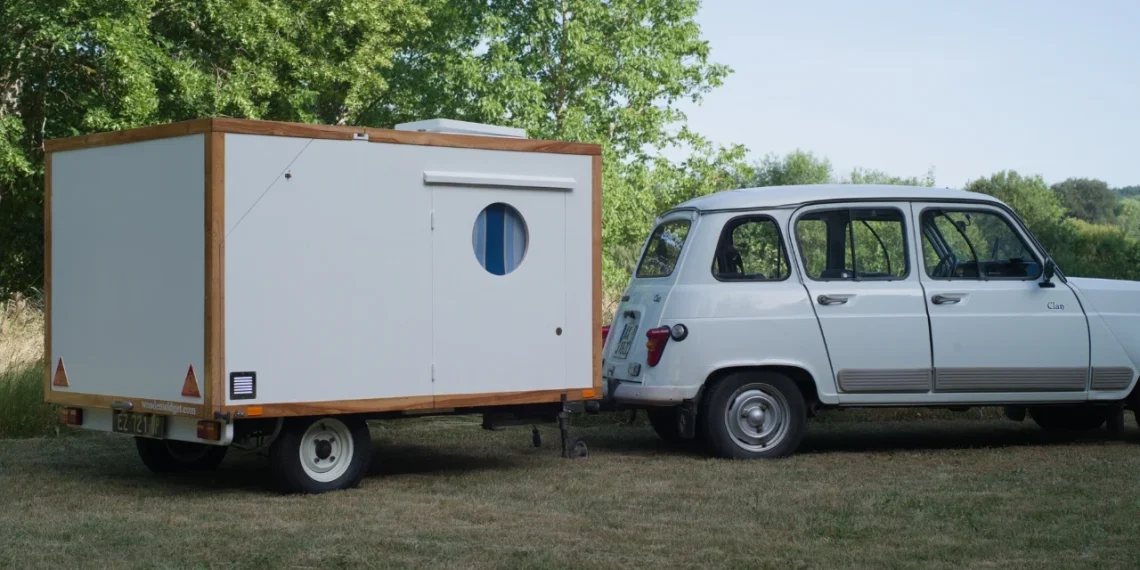 Cette caravane de 300 kg s’ouvre en cuisine de camping complète et ultra compacte - plare. Cette caravane de 300 kg s’ouvre en cuisine de camping complète et ultra compacte
