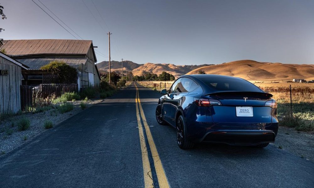 Tesla : le patron de l’IA évoque une grosse annonce pour les propriétaires de FSD v14 lite