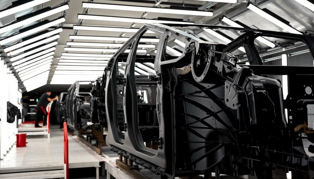 Tesla utilise les microphones embarqués pour améliorer la qualité d’assemblage des véhicules : comment ça marche - plare. Tesla exploite les microphones embarqués pour améliorer la qualité de fabrication de ses véhicules : voici comment