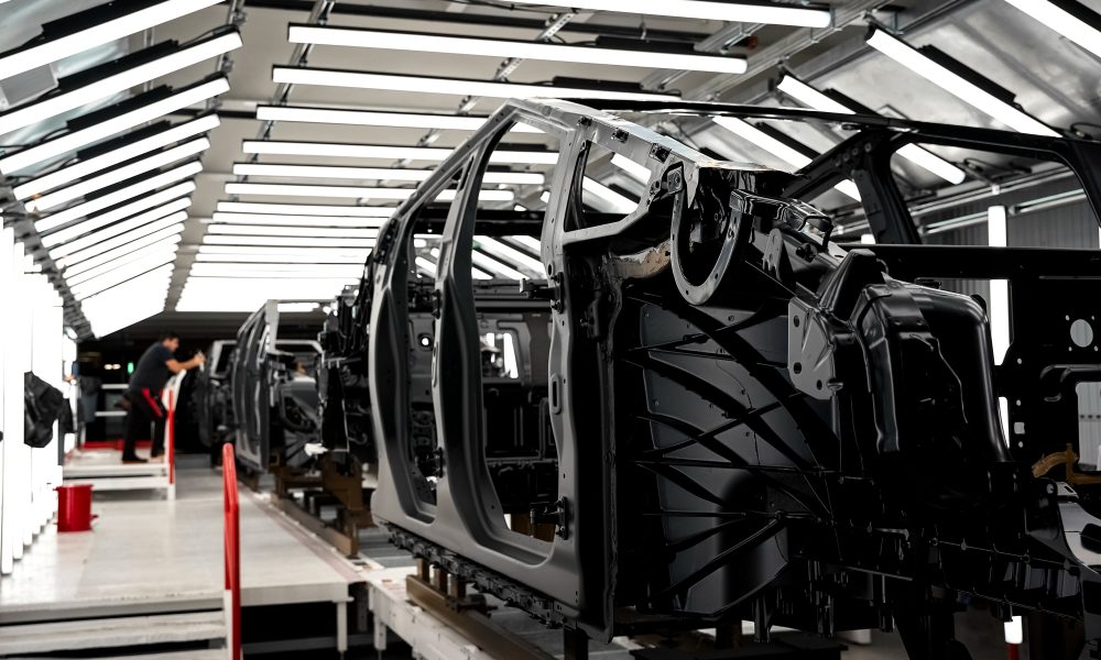 Tesla exploite les microphones embarqués pour améliorer la qualité de fabrication de ses véhicules : voici comment