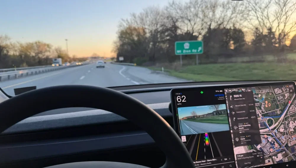Tesla va rendre le stationnement sur les parkings bondés plus simple et moins stressant que jamais