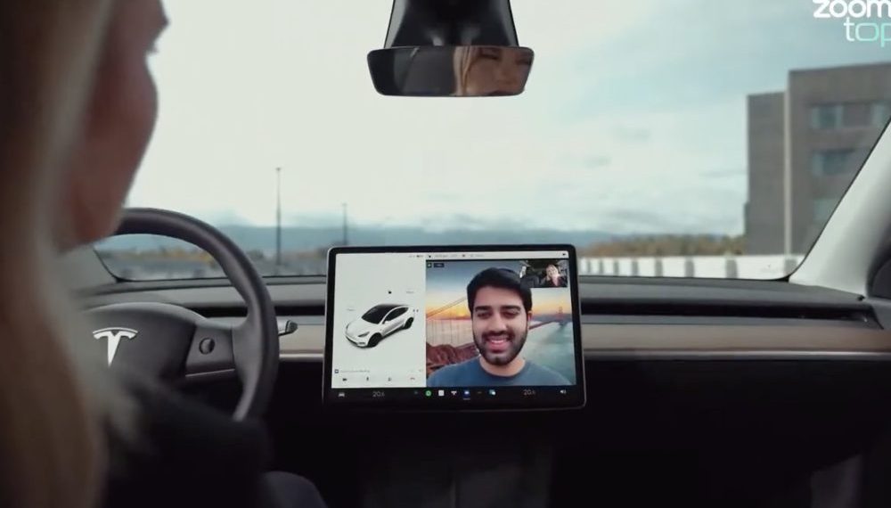 Tesla débloque la visioconférence embarquée avec Google Meet, Teams et autres services SEO - plare. Tesla déploie la visioconférence embarquée avec Google Meet, Teams et d’autres plateformes
