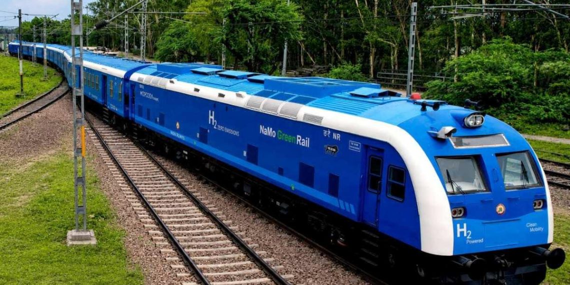 India lance son premier train de passagers à hydrogène, une avancée majeure pour la mobilité verte - plare. India lance son premier train de passagers à hydrogène, une avancée majeure pour la mobilité verte