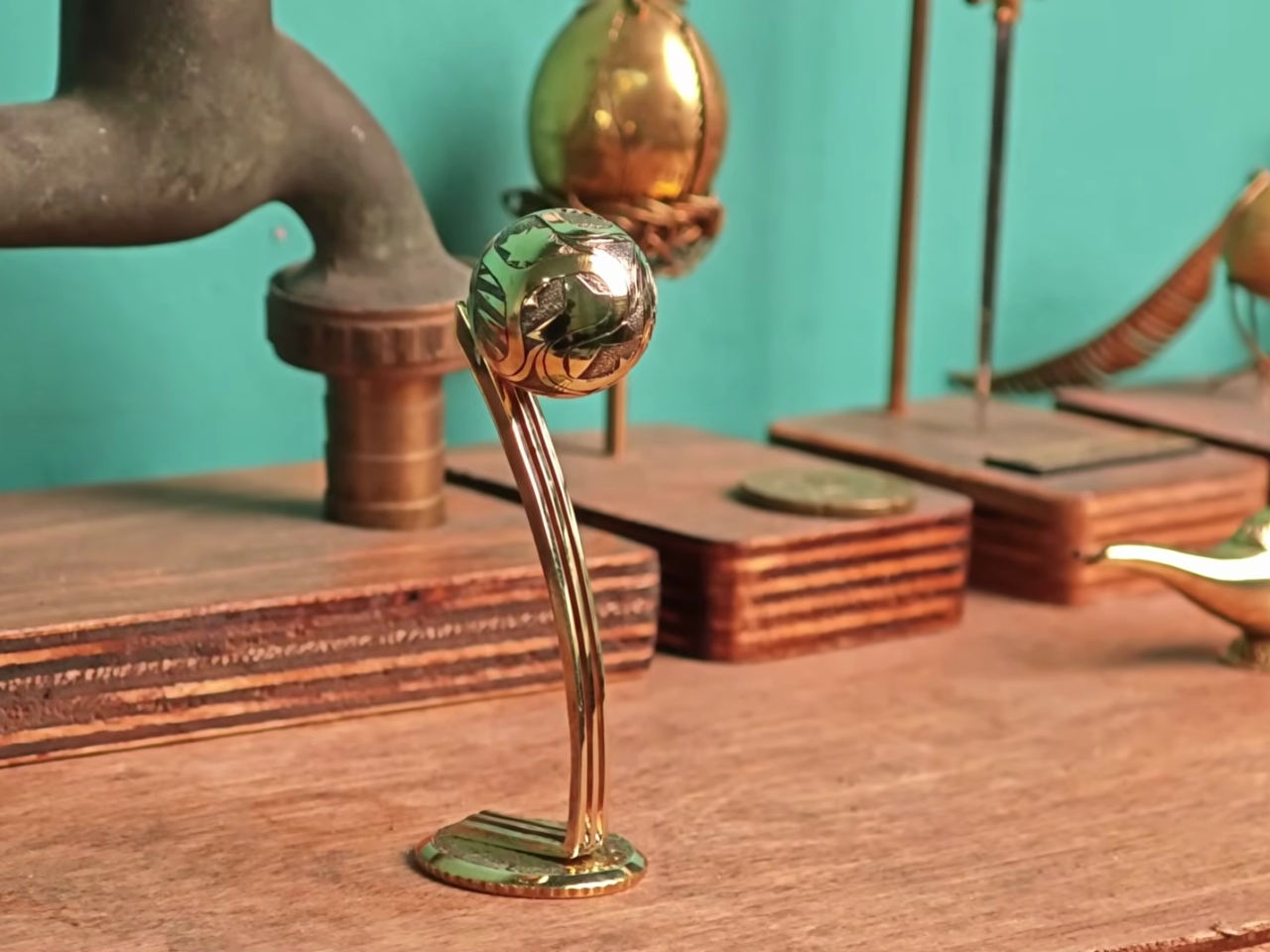 Une artiste joaillière transforme une pièce de 0,43 euro en ballon de la Coupe du monde - plare. Une artiste joaillière transforme une pièce de 0,43 euro en ballon de la Coupe du monde