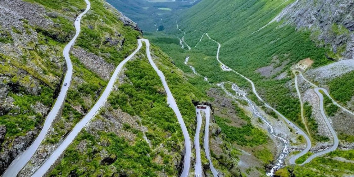 Tourisme en Norvège : essor des visiteurs chinois et risques sur la route de Trollstigen