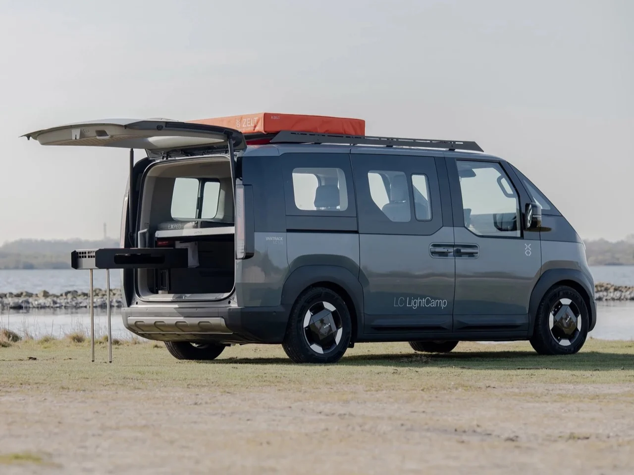 Kia PV5 : le kit camper modulaire qui disparaît complètement après le week-end - plare. Kia PV5 : le kit camper modulaire qui disparaît complètement après le week-end