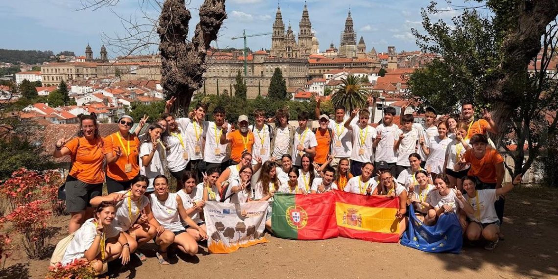 Dos expediciones españolas dan la vuelta al mundo: una a vela y otra educativa