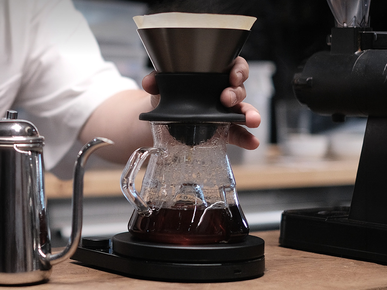 Chaque courbe de ce dripper à café optimise la chaleur et l’extraction parfaite
