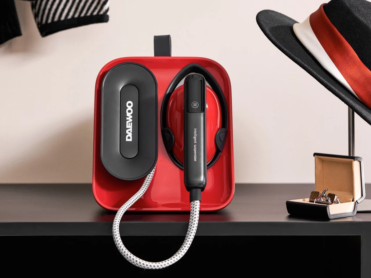 Daewoo Rose Iron pliable au format A4 avec défroissage vapeur sans semelle à partir de 60 €