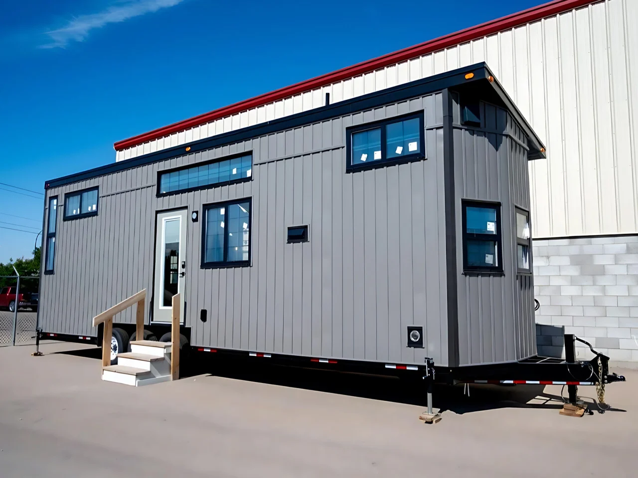 Tiny house de 10 mètres par Teacup : lave-vaisselle, baignoire et lit king size dans un intérieur premium
