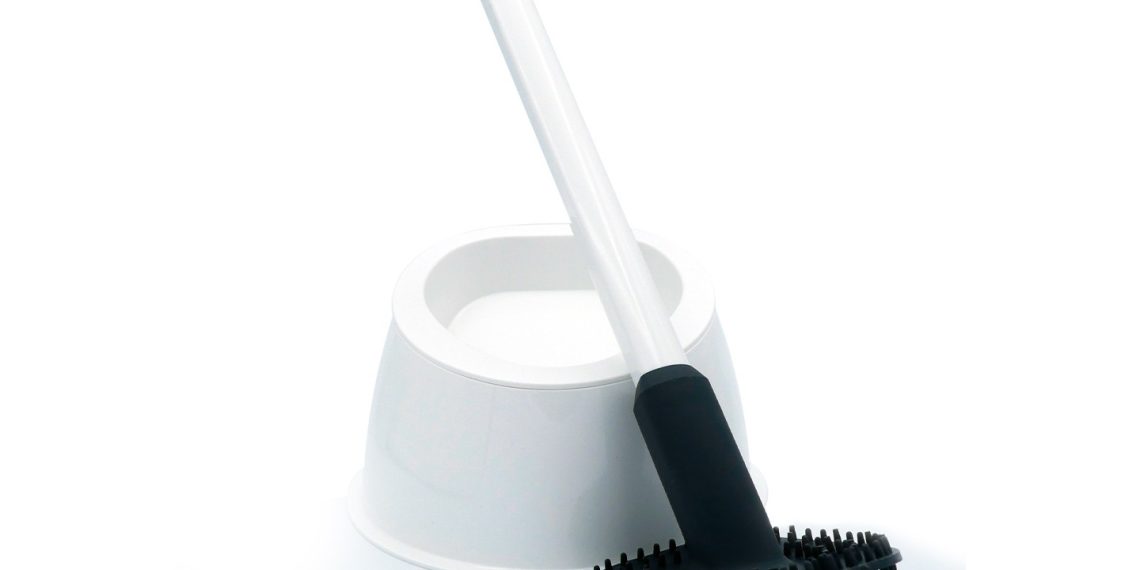 Brosse WC silicone : pourquoi elle remplace peu à peu la brosse à poils