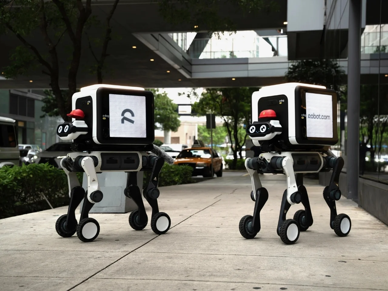 Le robot chien livreur capable de monter vos escaliers avec vos colis