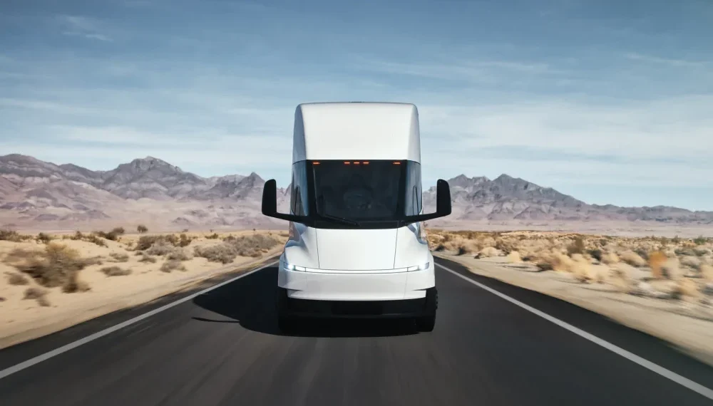 Tesla Semi arrive officiellement en Europe : le camion électrique de Tesla prêt à bousculer le transport routier - plare. Tesla Semi arrive officiellement en Europe, le camion électrique de Tesla prêt à bousculer le marché