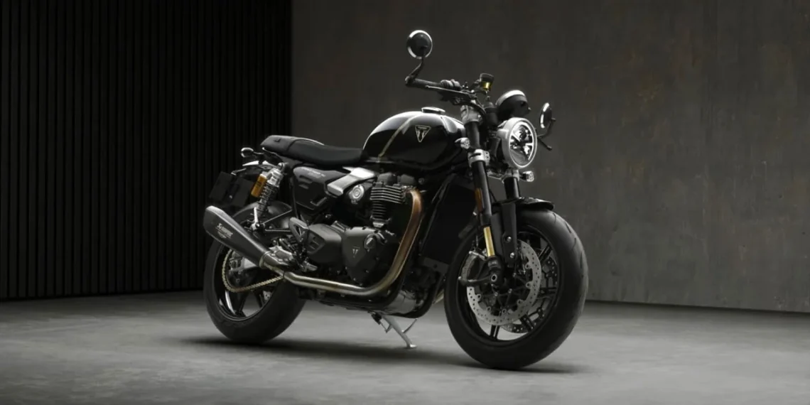 Triumph muscle son nouveau roadster 1200 cc avec des touches dorées haut de gamme