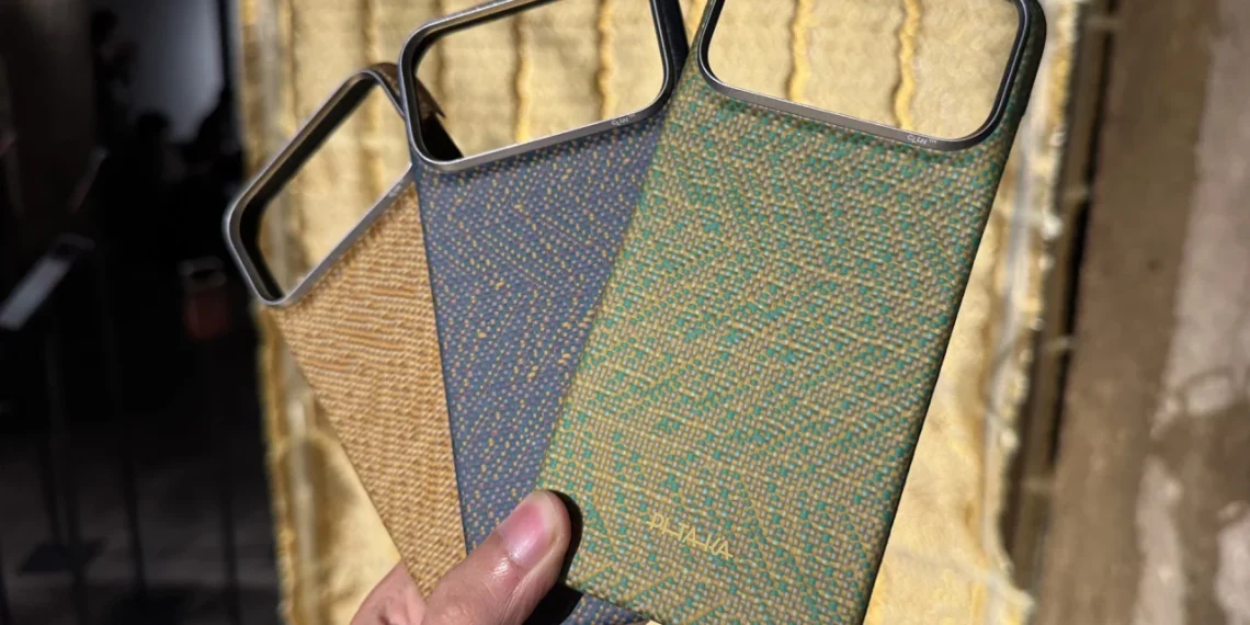 Pitaka transforme un bunker de Berlin en champ de blé pour sa nouvelle collection de coques en fibre d’aramide à l’IFA Berlin